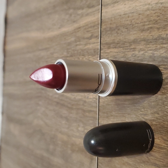 MAC amplified lipstick - Picture 1 of 4